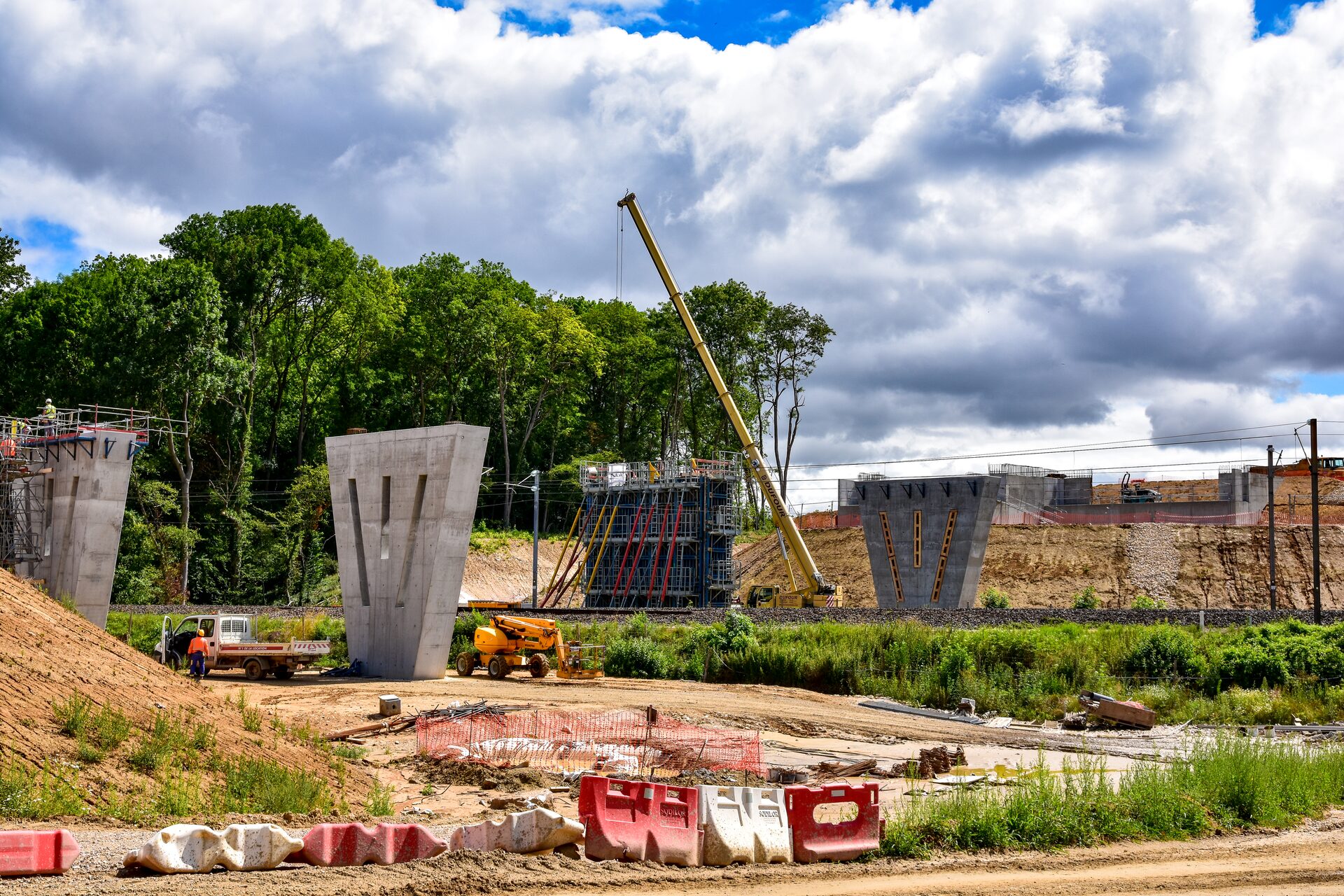 Appuis du pont-route de l’A16 sur le chantier.