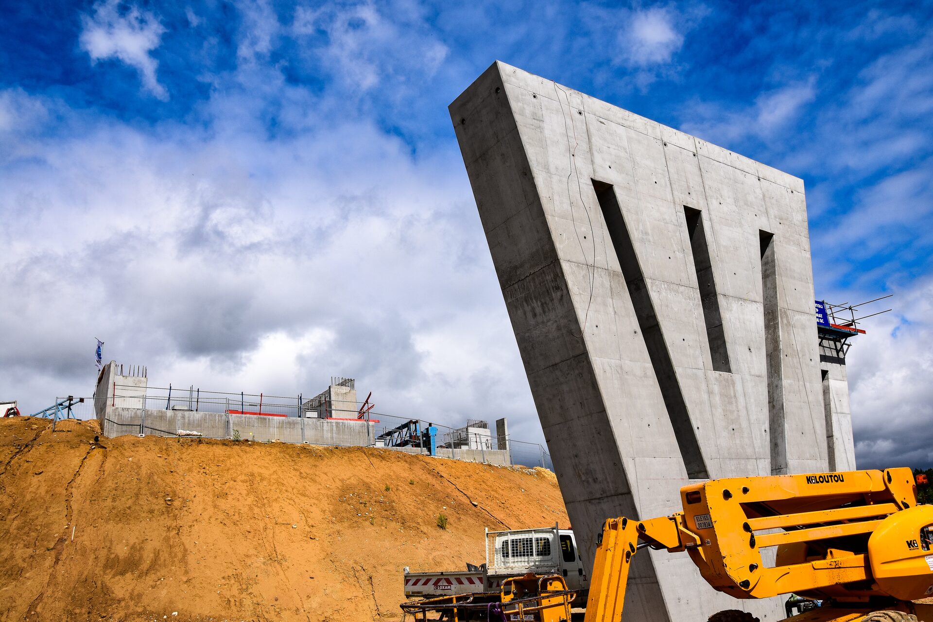 Détail d’une pile en béton du pont-route de l’A16.