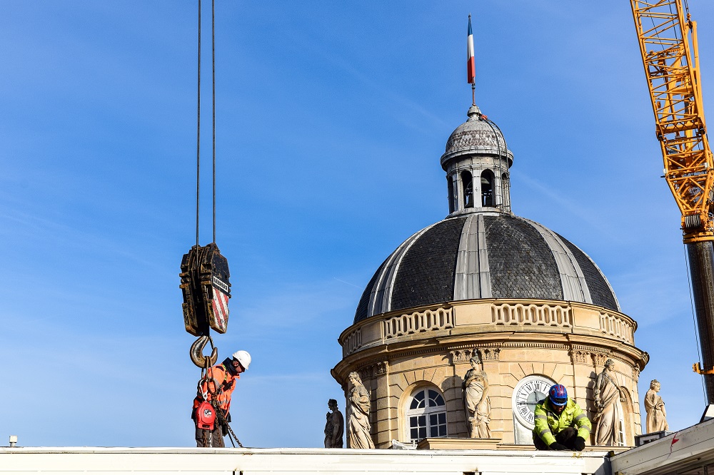 Techniciens en intervention sur le chantier Cougnaud au Sénat